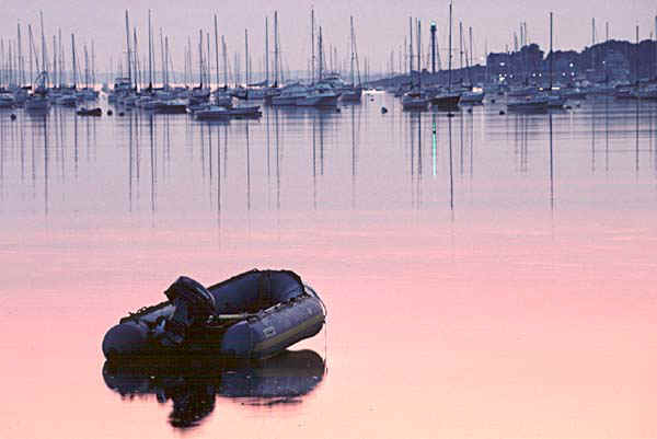 raft.jpg (30124 bytes)