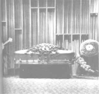 hollycasket.jpg (306403 bytes)